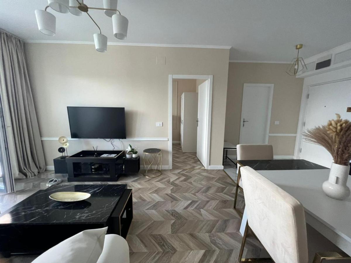 Glim Suite Oradea Exteriör bild