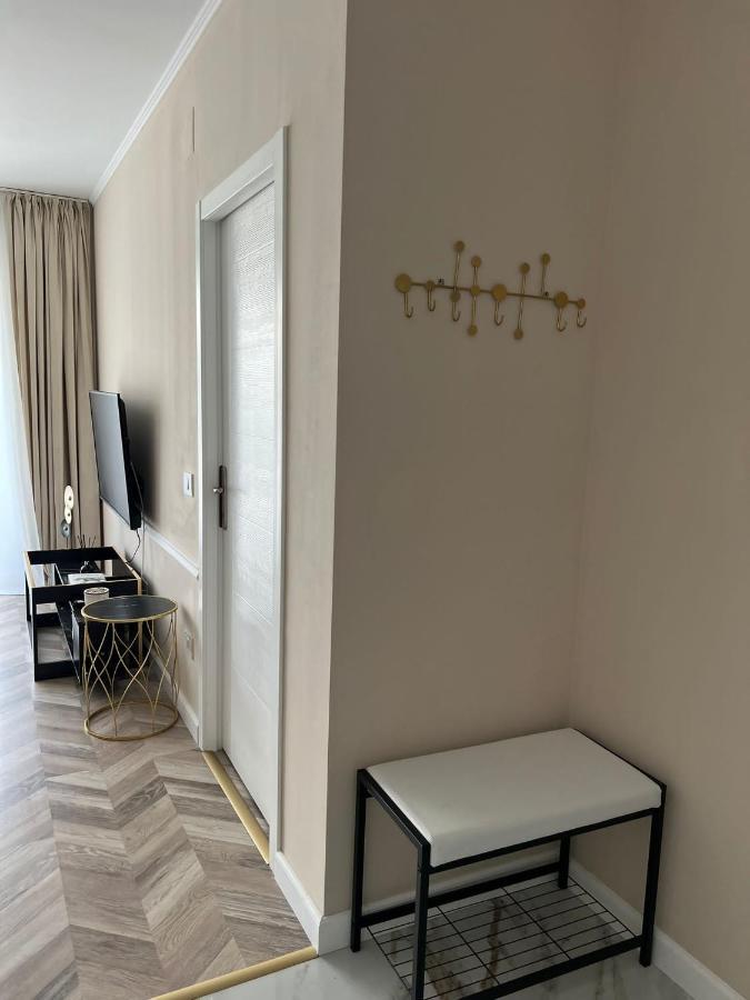 Glim Suite Oradea Exteriör bild