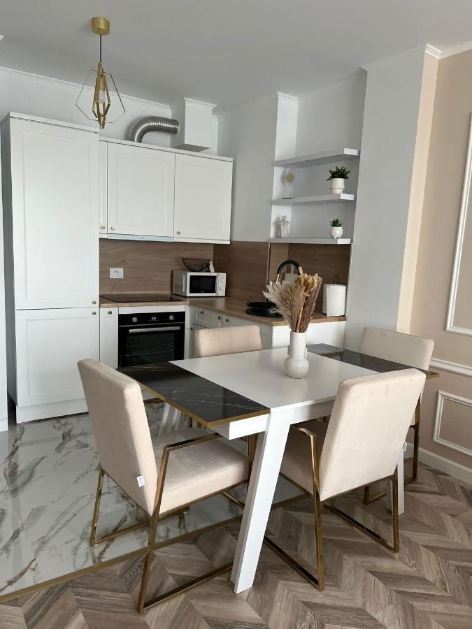 Glim Suite Oradea Exteriör bild