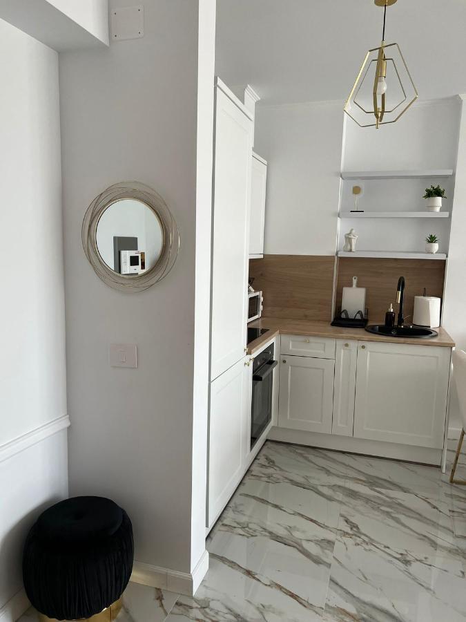 Glim Suite Oradea Exteriör bild
